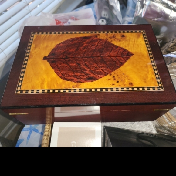 🆕️Cedar wood humidor - Picture 4 of 8
